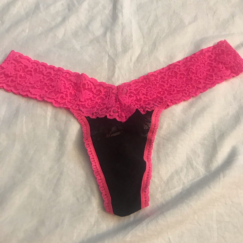 Victoria’s Secret The Lacie thong in black and hot pink